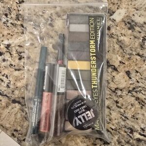 6 Piece Mixed Bag Of Makeup!